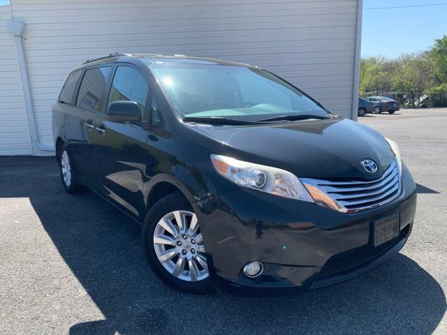 2012 Toyota Sienna XLE 7-Passenger photo