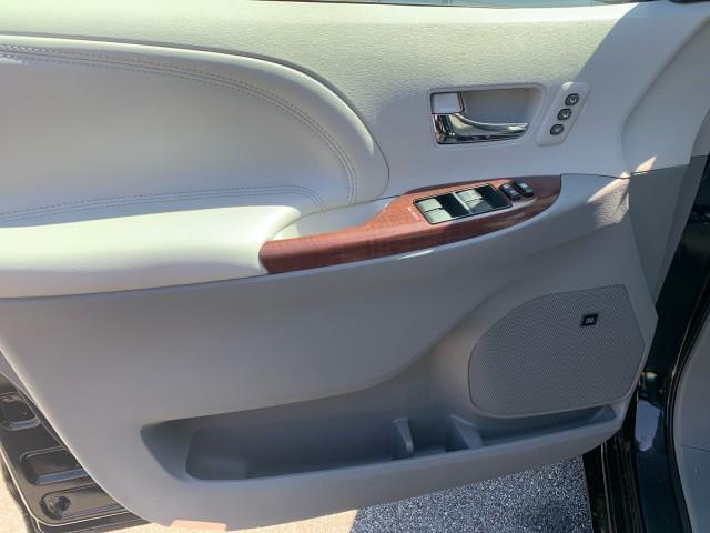 2012 Toyota Sienna XLE 7-Passenger photo
