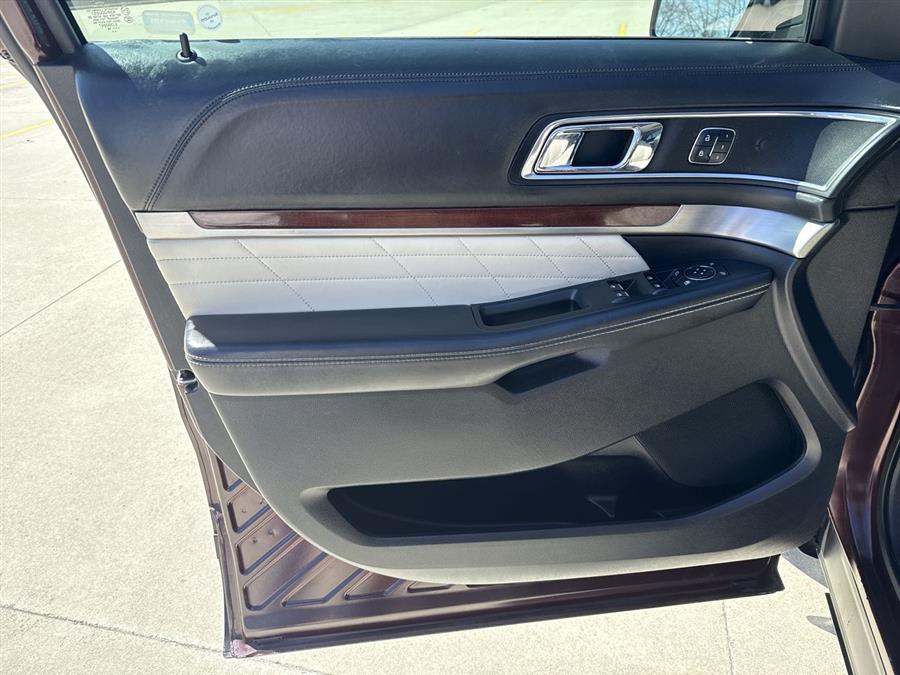 2018 Ford Explorer Platinum photo