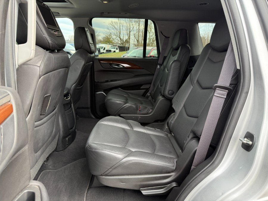 2017 Cadillac Escalade 4WD 4dr Luxury photo