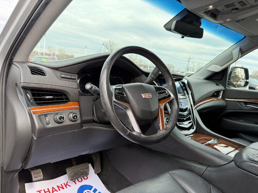 2017 Cadillac Escalade 4WD 4dr Luxury photo