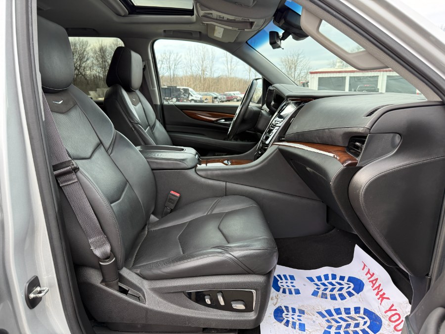 2017 Cadillac Escalade 4WD 4dr Luxury photo