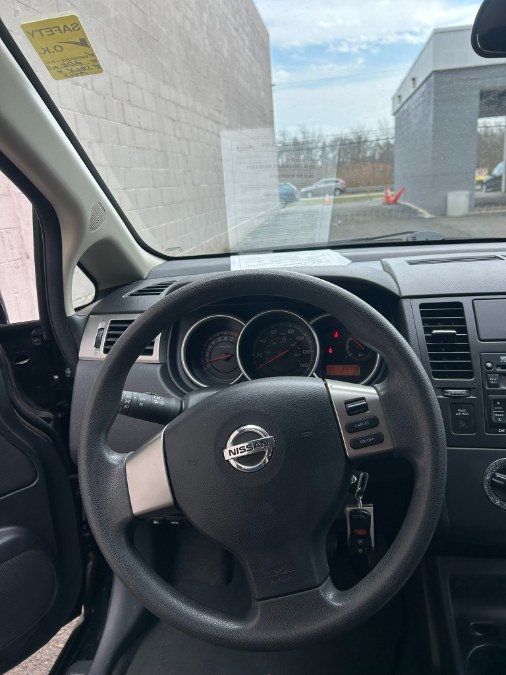 2010 Nissan Versa 1.8 SL photo