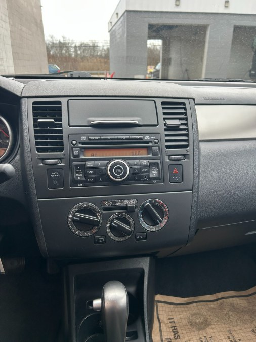 2010 Nissan Versa 1.8 SL photo