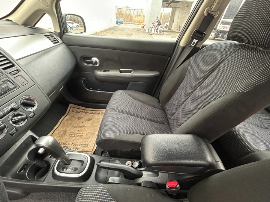 2010 Nissan Versa 1.8 SL photo