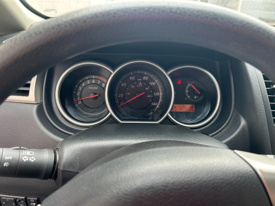2010 Nissan Versa 1.8 SL photo