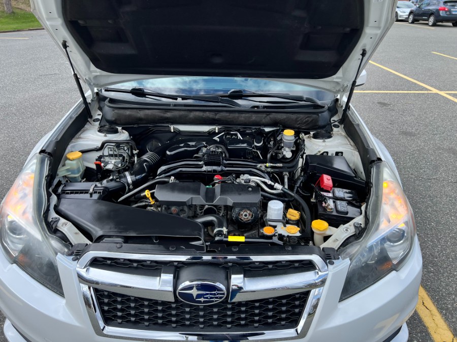 2014 Subaru Legacy 2.5i Premium photo
