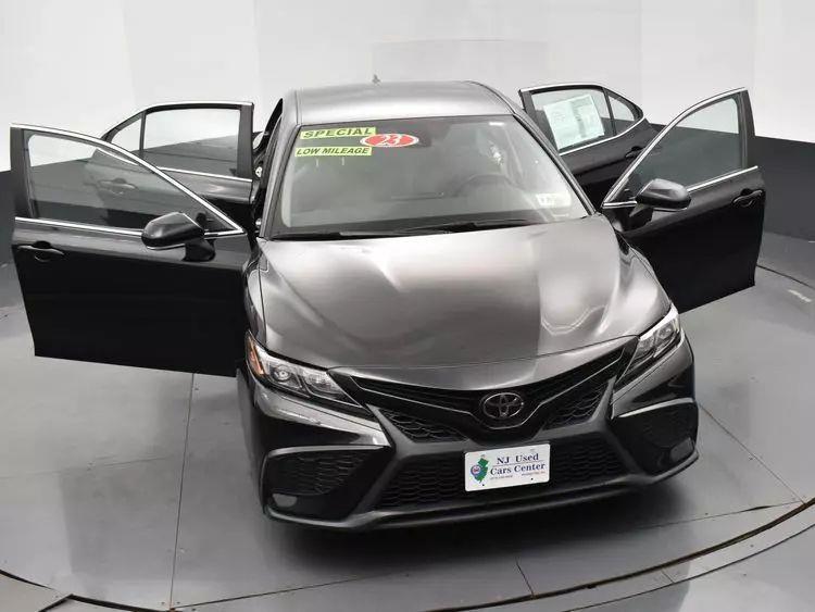 2023 Toyota Camry SE Sedan 4D photo