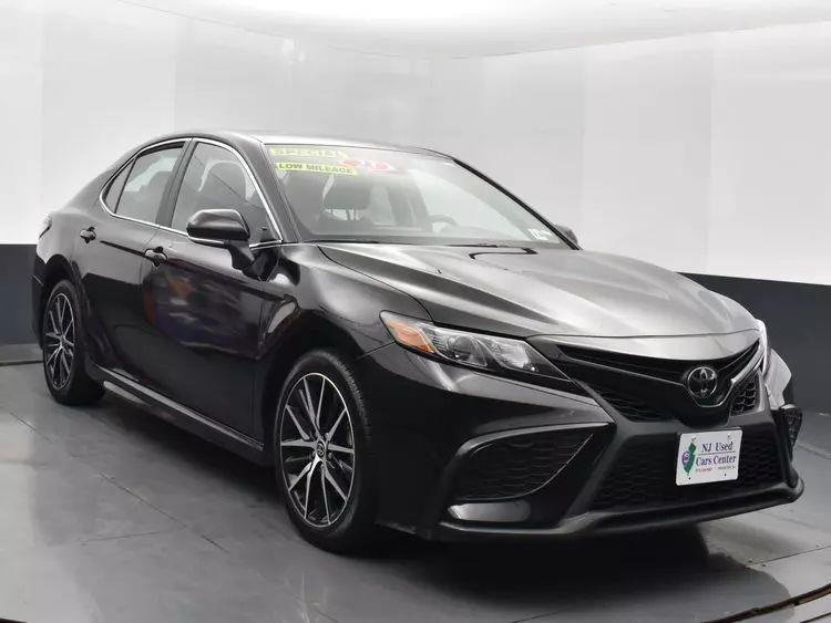 2023 Toyota Camry SE Sedan 4D photo