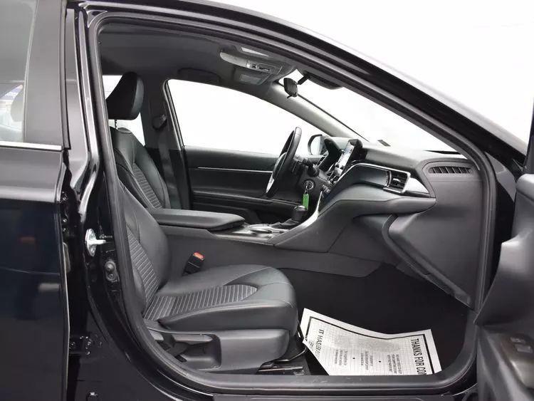 2023 Toyota Camry SE Sedan 4D photo