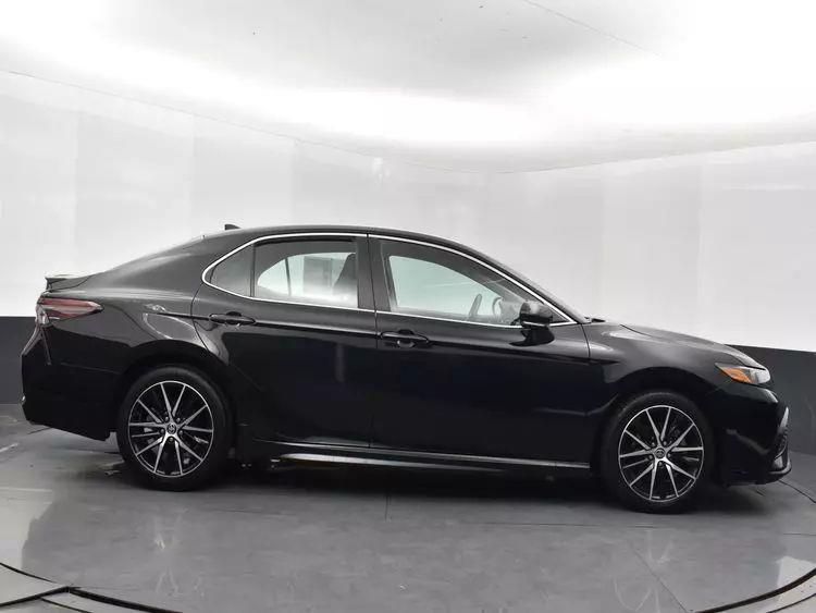 2023 Toyota Camry SE Sedan 4D photo