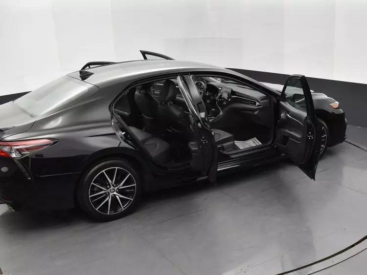 2023 Toyota Camry SE Sedan 4D photo