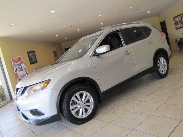 2015 Nissan Rogue FWD 4dr SV photo