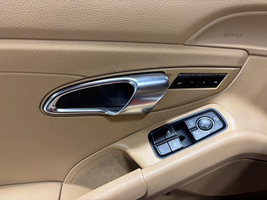 2016 Porsche Cayman 2dr Cpe photo