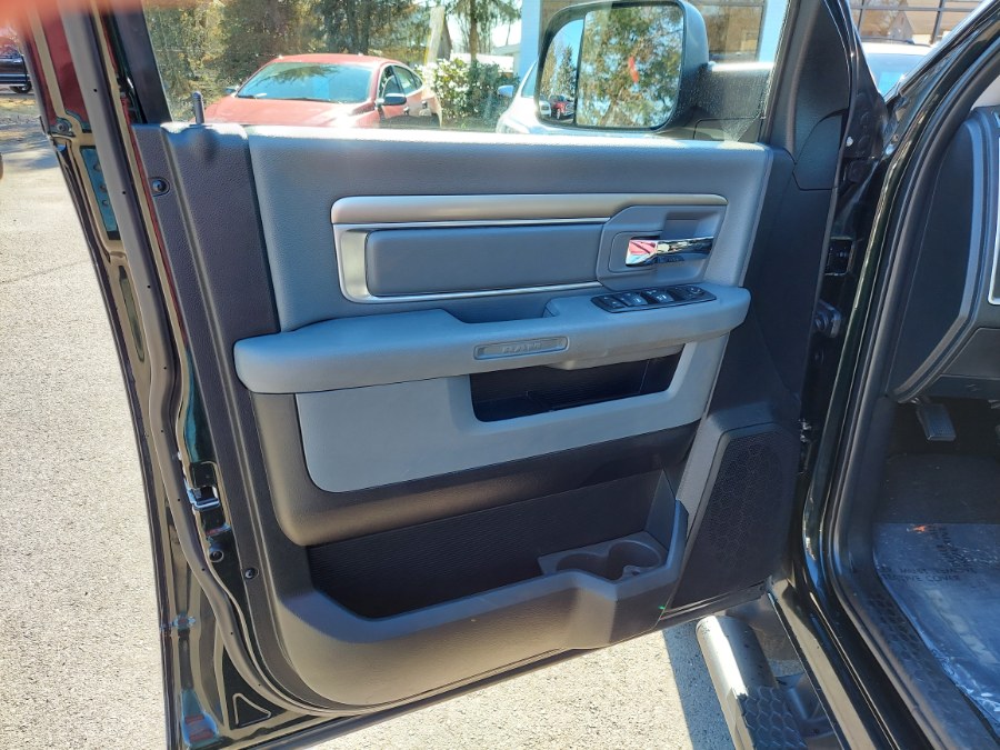 2016 RAM 1500 4WD Crew Cab 140.5