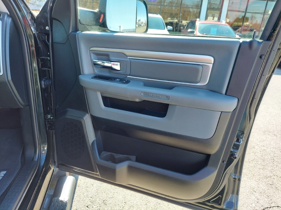 2016 RAM 1500 4WD Crew Cab 140.5