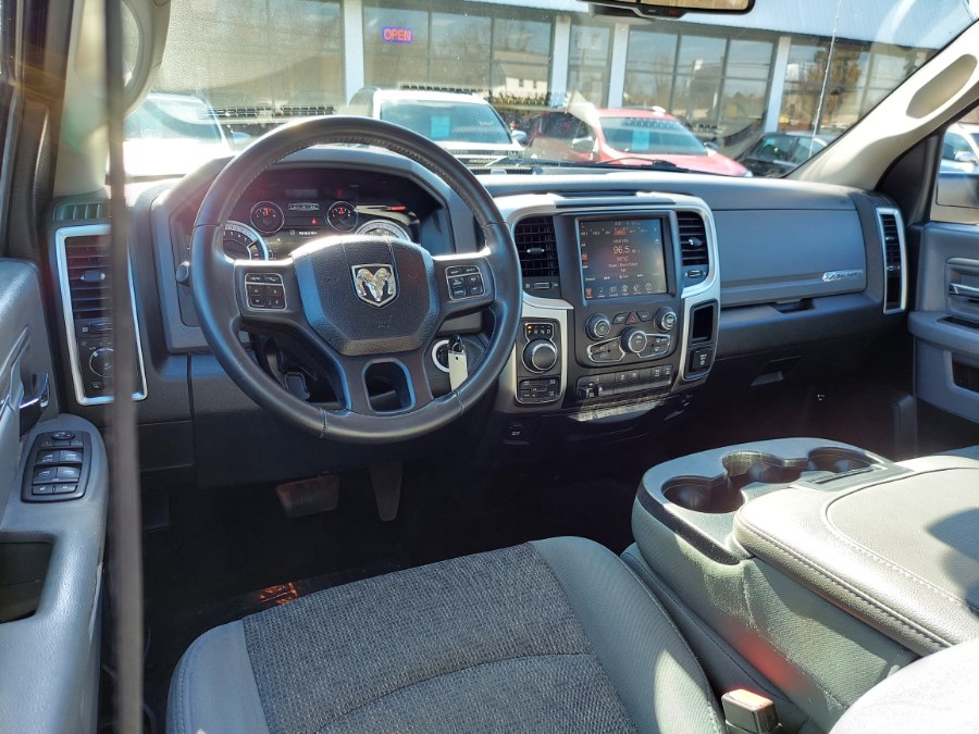 2016 RAM 1500 4WD Crew Cab 140.5