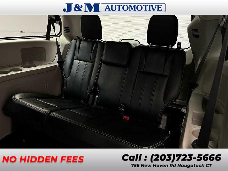 2016 Chrysler Town & Country Touring photo