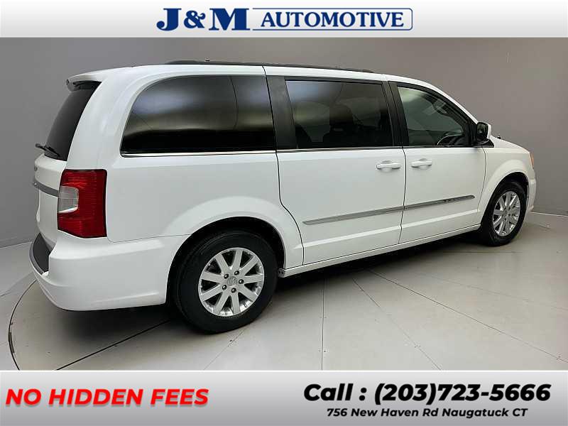 2016 Chrysler Town & Country Touring photo