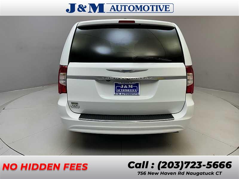 2016 Chrysler Town & Country Touring photo