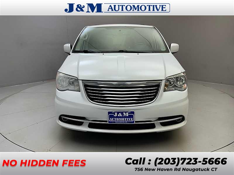 2016 Chrysler Town & Country Touring photo