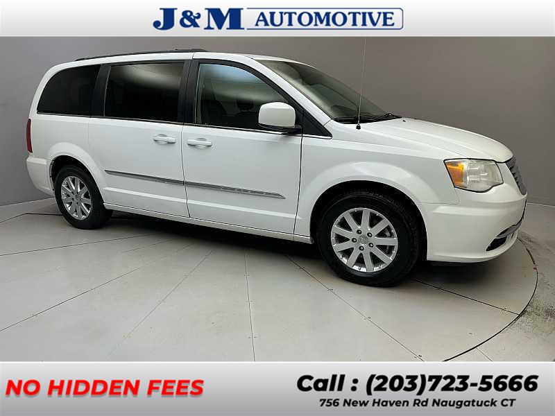 2016 Chrysler Town & Country Touring photo