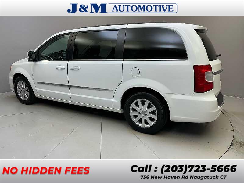 2016 Chrysler Town & Country Touring photo