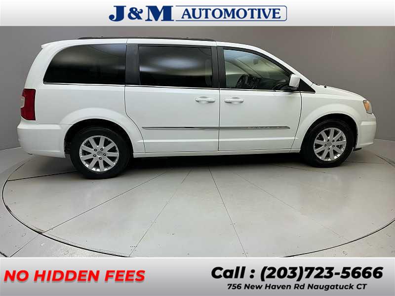 2016 Chrysler Town & Country Touring photo