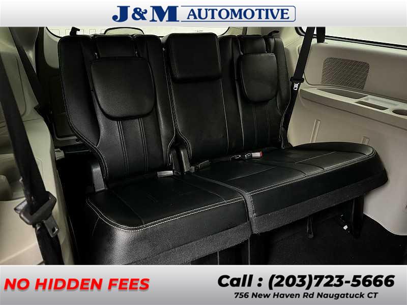 2016 Chrysler Town & Country Touring photo