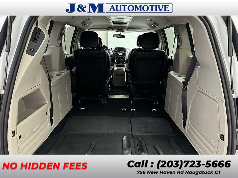 2016 Chrysler Town & Country Touring photo