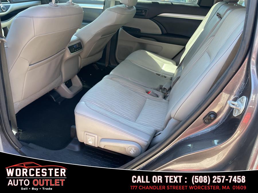 2016 Toyota Highlander AWD 4dr V6 LE (Natl) photo
