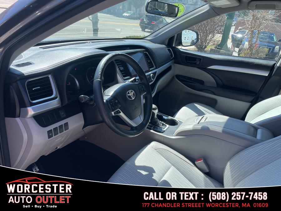 2016 Toyota Highlander AWD 4dr V6 LE (Natl) photo