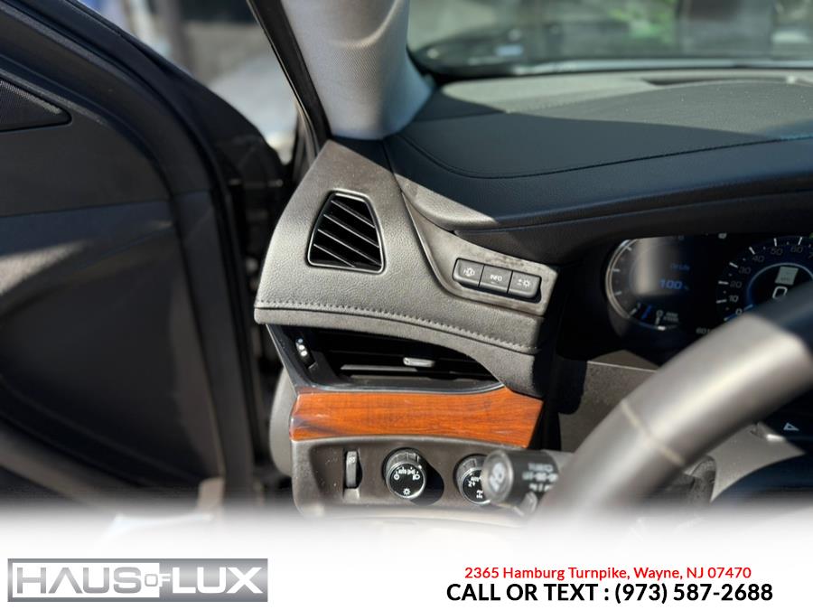 2017 Cadillac Escalade 4WD 4dr Premium Luxury photo