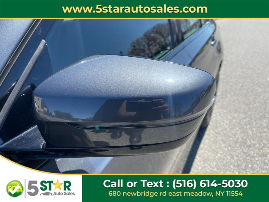 2022 BMW 3-Series 330i xDrive Sedan North Americ photo