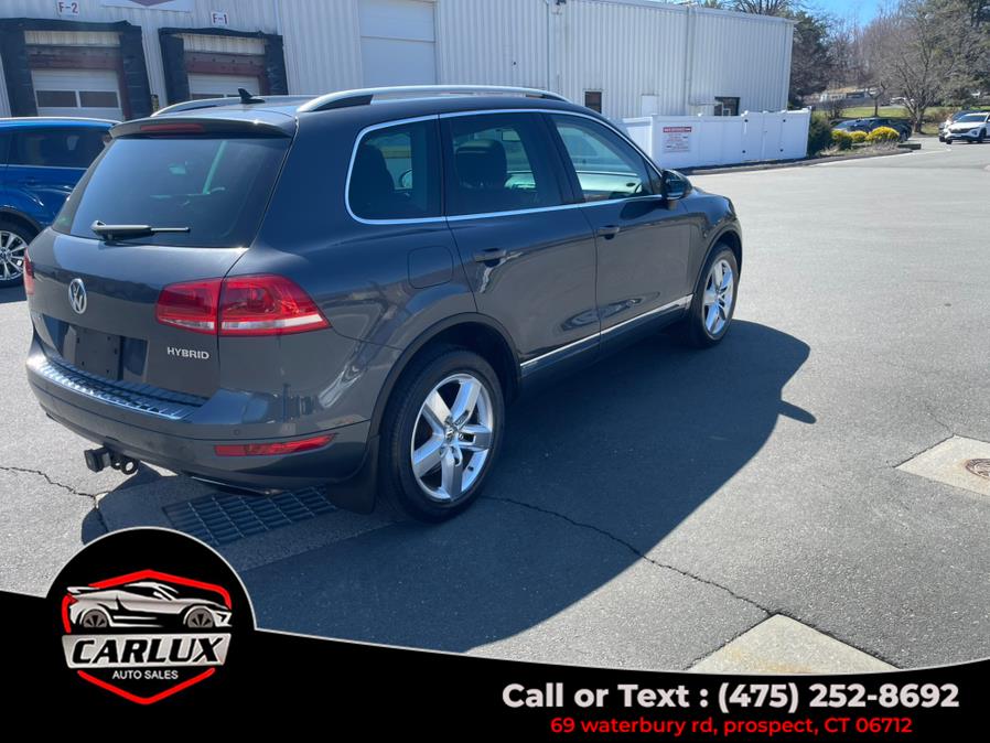 2012 Volkswagen Touareg photo
