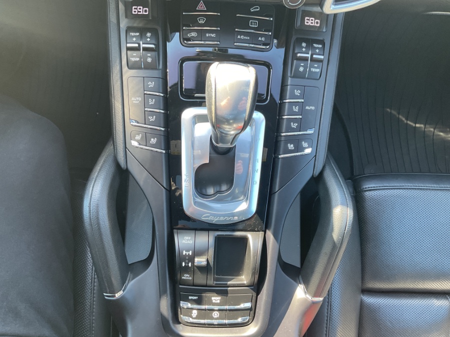 2018 Porsche Cayenne Platinum Edition AWD photo
