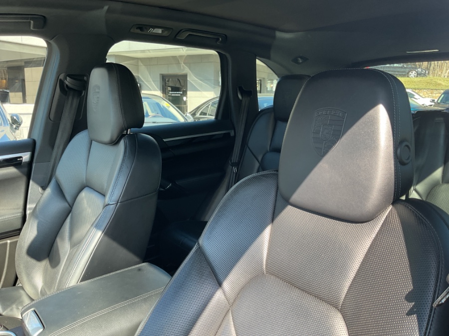 2018 Porsche Cayenne Platinum Edition AWD photo