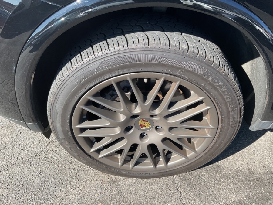 2018 Porsche Cayenne Platinum Edition AWD photo