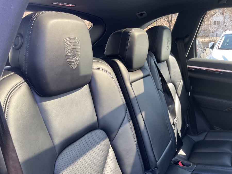 2018 Porsche Cayenne Platinum Edition AWD photo