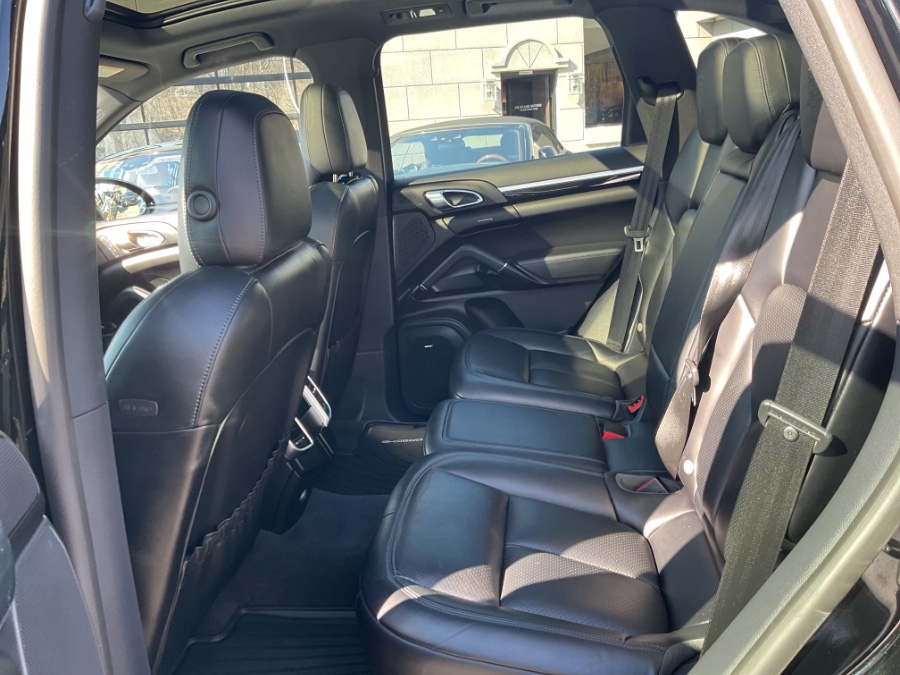 2018 Porsche Cayenne Platinum Edition AWD photo