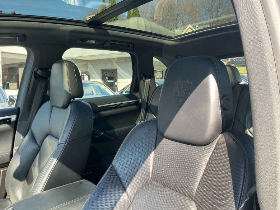 2018 Porsche Cayenne Platinum Edition AWD photo
