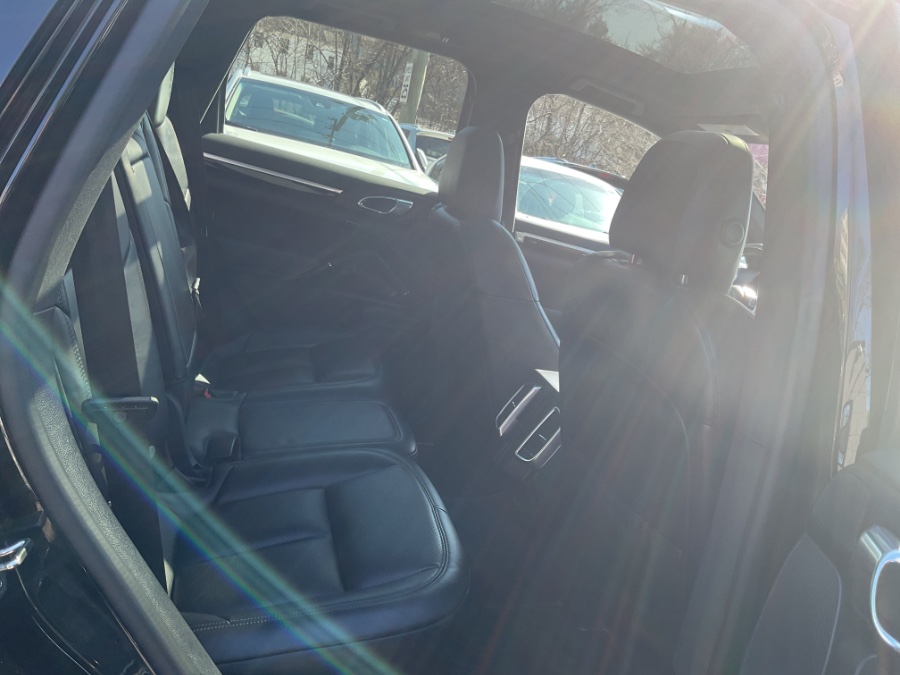 2018 Porsche Cayenne Platinum Edition AWD photo