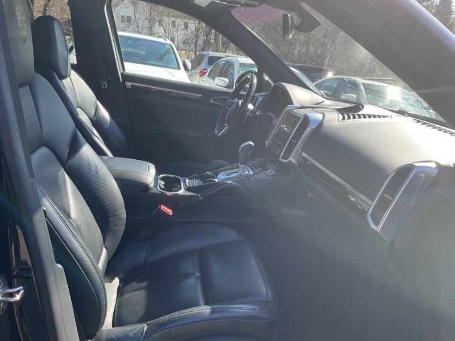 2018 Porsche Cayenne Platinum Edition AWD photo