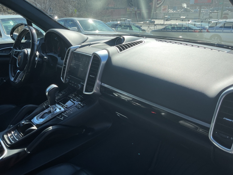2018 Porsche Cayenne Platinum Edition AWD photo