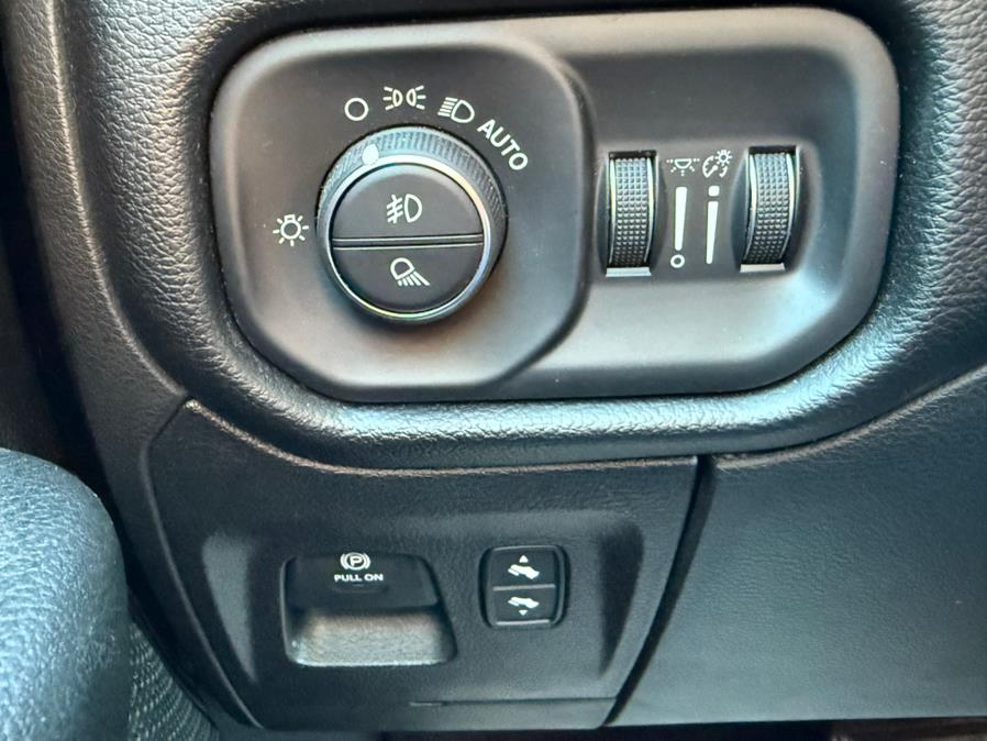 2019 RAM 1500 Big Horn/Lone Star 4x4 Crew Ca photo