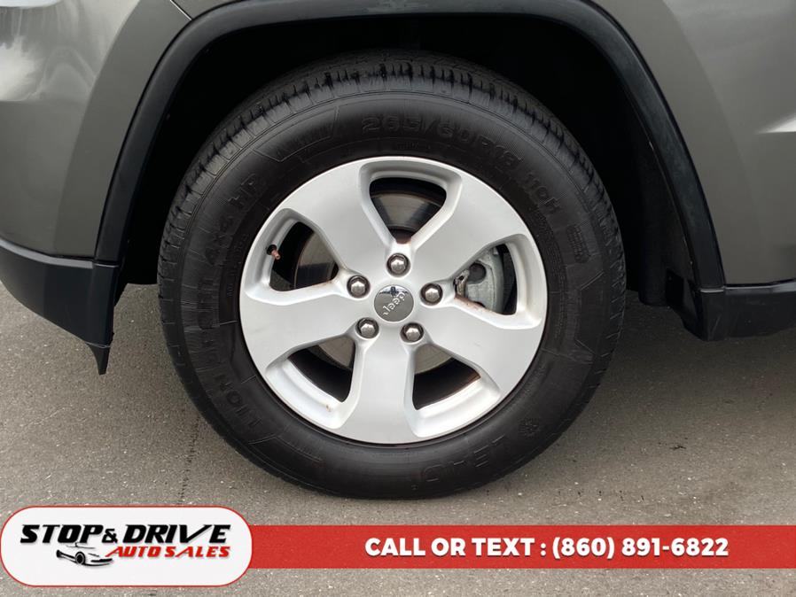 2011 Jeep Grand Cherokee Laredo photo