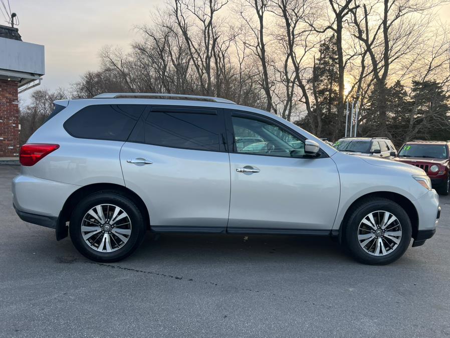 2017 Nissan Pathfinder 4x4 SL photo