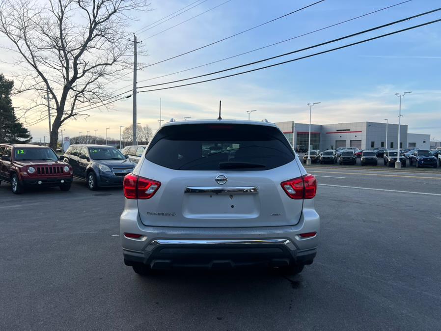 2017 Nissan Pathfinder 4x4 SL photo