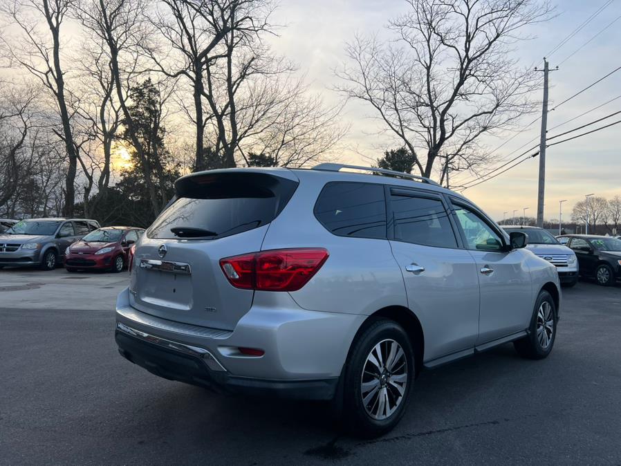 2017 Nissan Pathfinder 4x4 SL photo