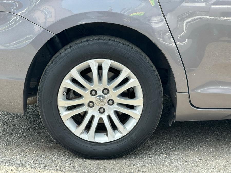 2014 Toyota Sienna XLE 7-Passenger Auto Access Se photo
